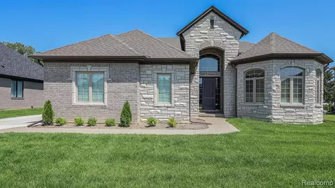 7659 Crimson Ct, Utica, MI 48316