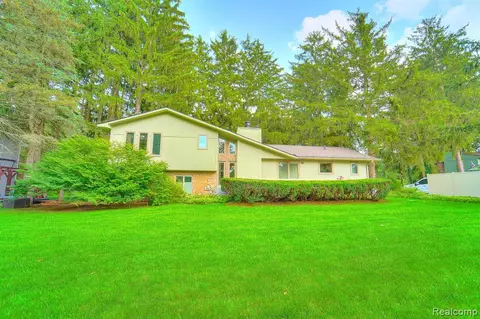 7929 Mount Tremblant Trl, Independence, MI 48348
