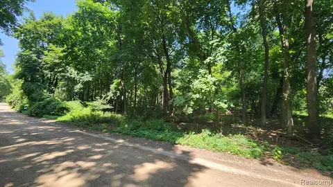 166 S Berkshire Rd, Bloomfield Hills, MI 48302