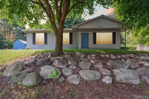 4839 Clarkston Rd, Clarkston, MI 48348