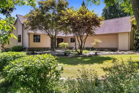 600 Scotts Hl, Milford, MI 48381