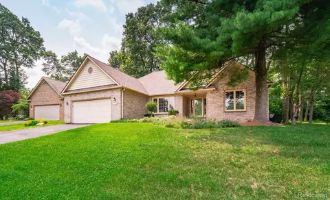 5331 Huron Hills Dr, Commerce, MI 48382