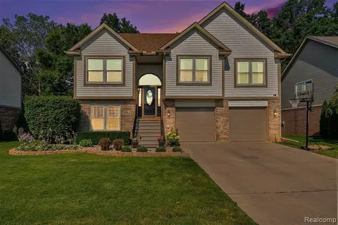 23596 Lori Dr, Flat Rock, MI 48134