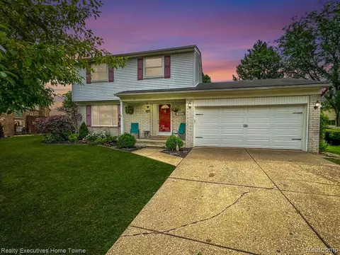 29620 Mackenzie Cir E, Warren, MI 48092