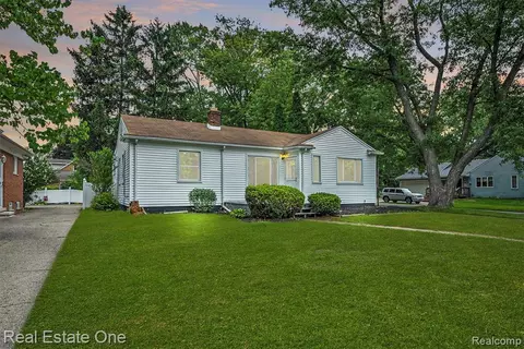 16742 Lola Dr, Redford, MI 48240