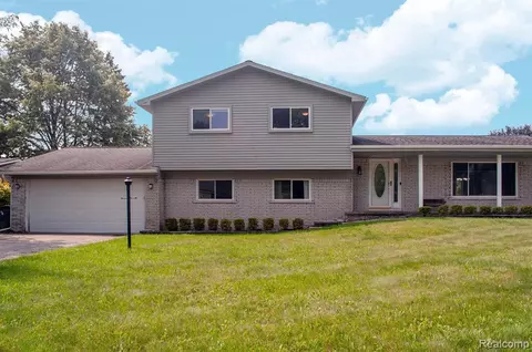 16208 Andover Dr, Clinton Township, MI 48035