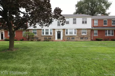 21401 Sloan Dr #210, Harper Woods, MI 48225