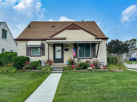 18891 Meier St, Roseville, MI 48066
