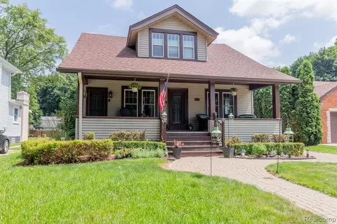 51 Lodewyck St, Mount Clemens, MI 48043