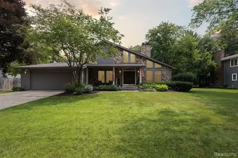 5410 Wallbridge Ln, Midland, MI 48640
