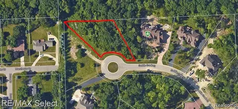 00 Saddle Creek Crt Ct, Grand Blanc, MI 48439
