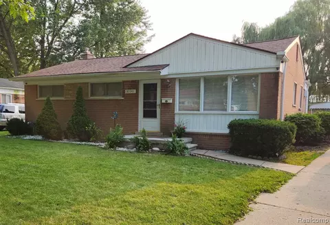 35941 Rewa St, Clinton Township, MI 48035