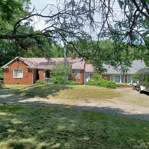 35274 Schoolcraft Rd, Livonia, MI 48150