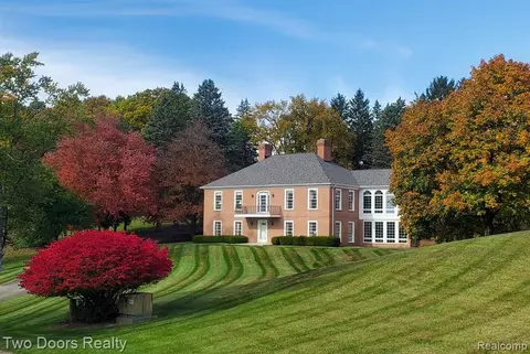 832 Northgate Rd, Rochester, MI 48306
