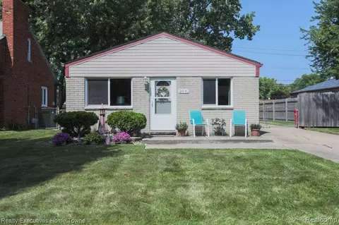 24741 Cottrell Rd, Harrison Township, MI 48045