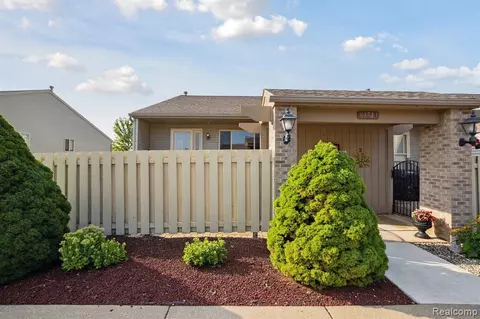 61741 Williamsburg Dr #1, South Lyon, MI 48178