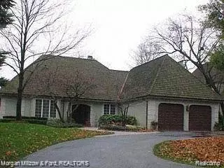 5397 Bristol Parke Dr, Clarkston, MI 48348
