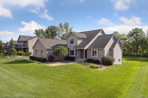 20876 Oak Tree Dr, Lyon, MI 48178