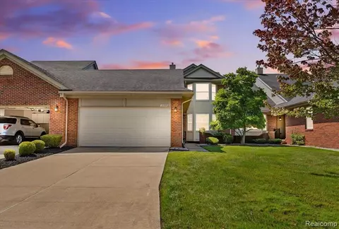 18889 Circle Ln N, Southgate, MI 48195