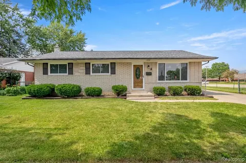 2195 Stratford Dr, Troy, MI 48083
