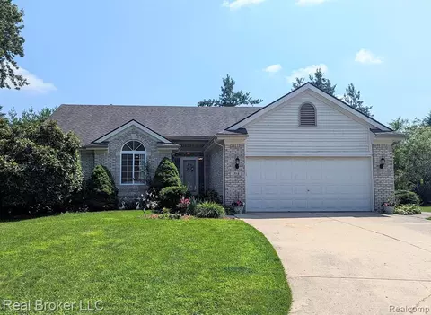 1715 Heron View Ct, West Bloomfield, MI 48324