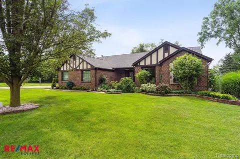 26096 Steele Rd, Farmington Hills, MI 48331