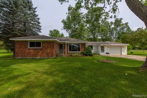 2754 Candlewick Dr, Lake Orion, MI 48359