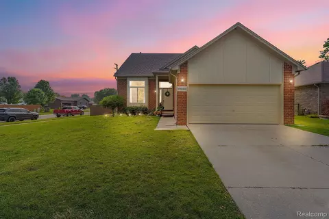 70283 Crystal Dr, Richmond, MI 48062