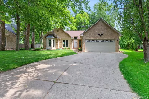 13964 Heatherwood, Sterling Heights, MI 48313