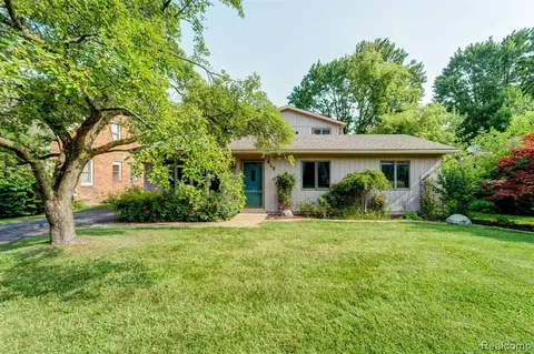 419 Cherry Dr, Troy, MI 48083