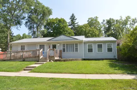 2010 Luwanna Dr, Lansing, MI 48910