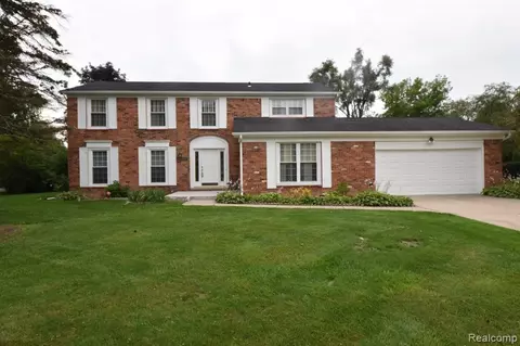 29679 High Valley Rd, Farmington Hills, MI 48331