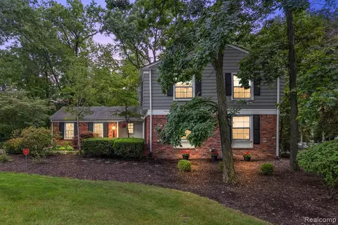 4421 Patrick Rd, West Bloomfield, MI 48322