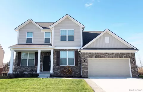 49360 Hummel Dr, Macomb, MI 48044