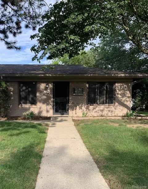 387 W Drahner Rd, Oxford, MI 48371