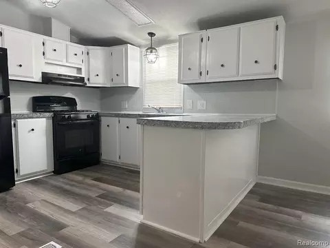 20628 Rosedale Dr, Clinton Township, MI 48036