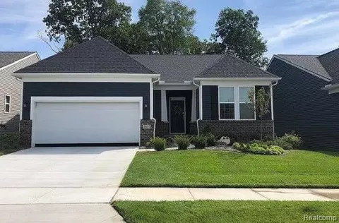 38746 Chasewood Crt Ct, Farmington Hills, MI 48335