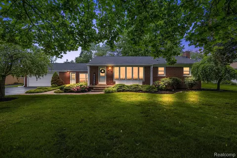 2910 Walbridge Rd, Rochester Hills, MI 48307