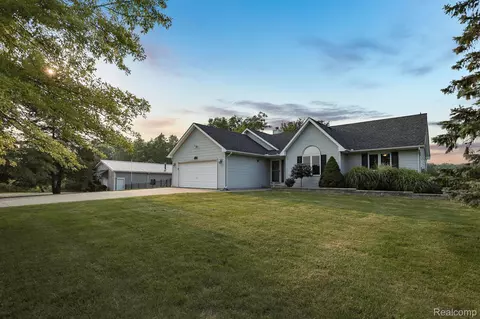 14150 Hough Rd, Berlin, MI 48002
