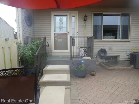 25182 Jefferson Ct #1, South Lyon, MI 48178