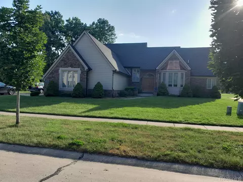 52853 Royal Forest Dr, Shelby Township, MI 48315