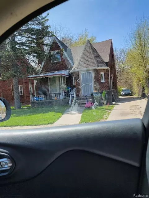 7335 Winthrop St, Detroit, MI 48228