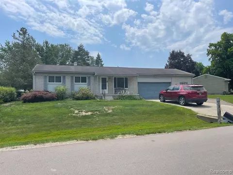 583 Pinecrest Dr, Wolverine Lake, MI 48390