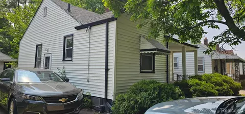 19716 Elkhart St, Harper Woods, MI 48225