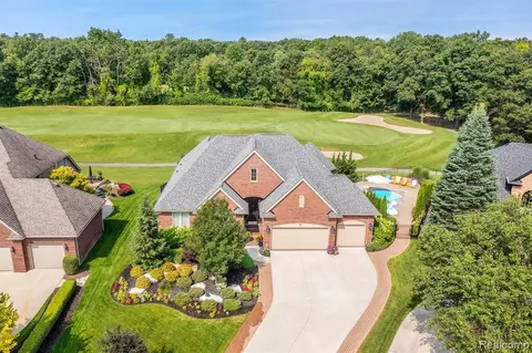1772 Loch Lomond, Oxford, MI 48371