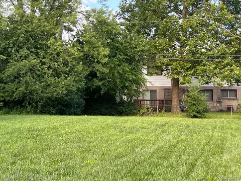 27450 Everett St, Southfield, MI 48076