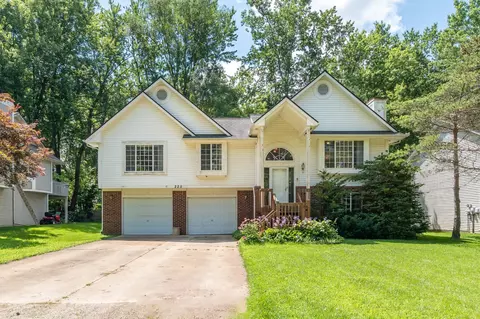 225 Tamworth Crt Ct, Commerce, MI 48382