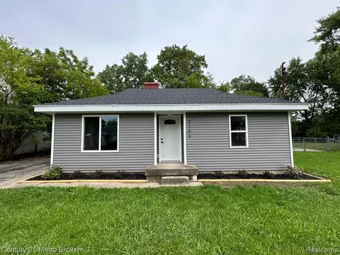2103 E Scottwood Ave, Burton, MI 48529
