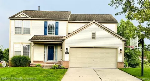 765 Apopka St, Waterford, MI 48327
