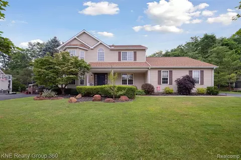 4080 Forest Edge Dr, Commerce Twp, MI 48382